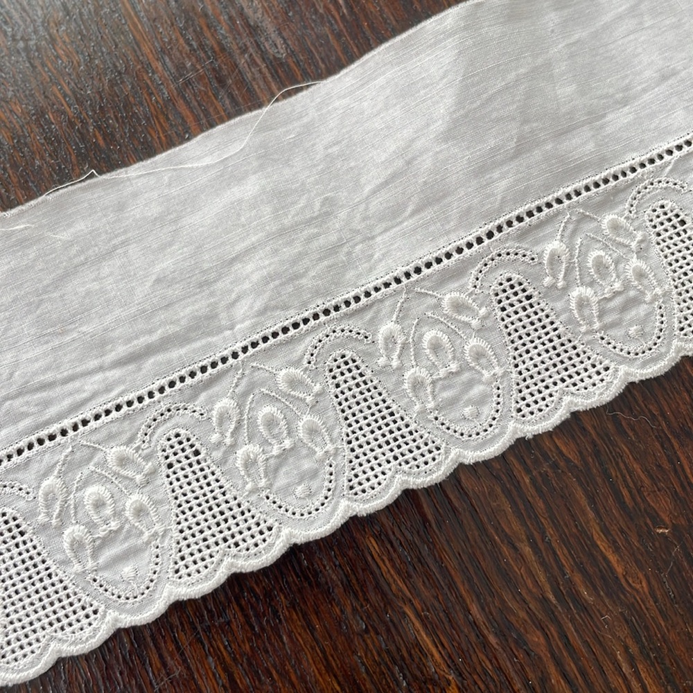 Antique Edwardian White Cotton Eyelet Trim – Fan & Scroll Embroidery, 2.5 Yards